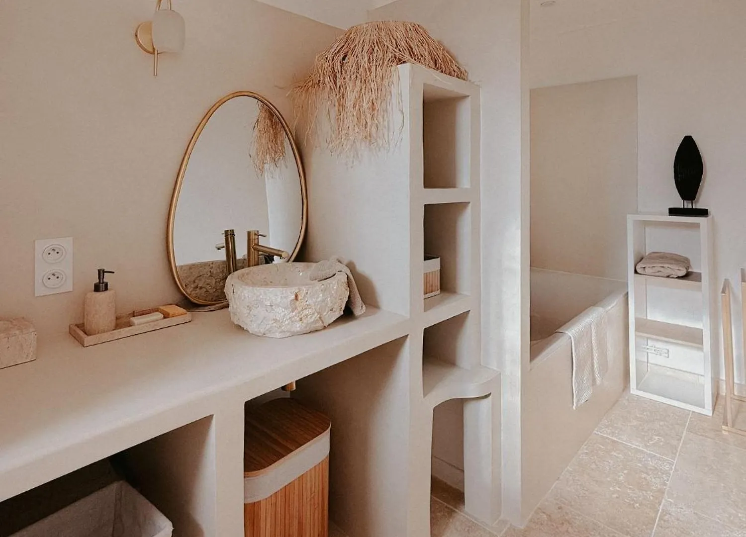 Holiday home Charmante Maison En Pierres, Sejour A La Ferme Saint-Georges-d'Esperanche